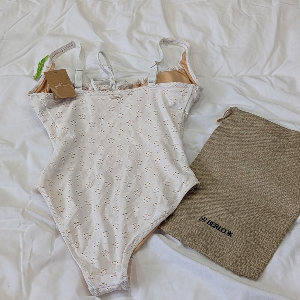 Berlook, NWT, Floral Cutout One-Piece Swimsuit - Picture 4 of 5